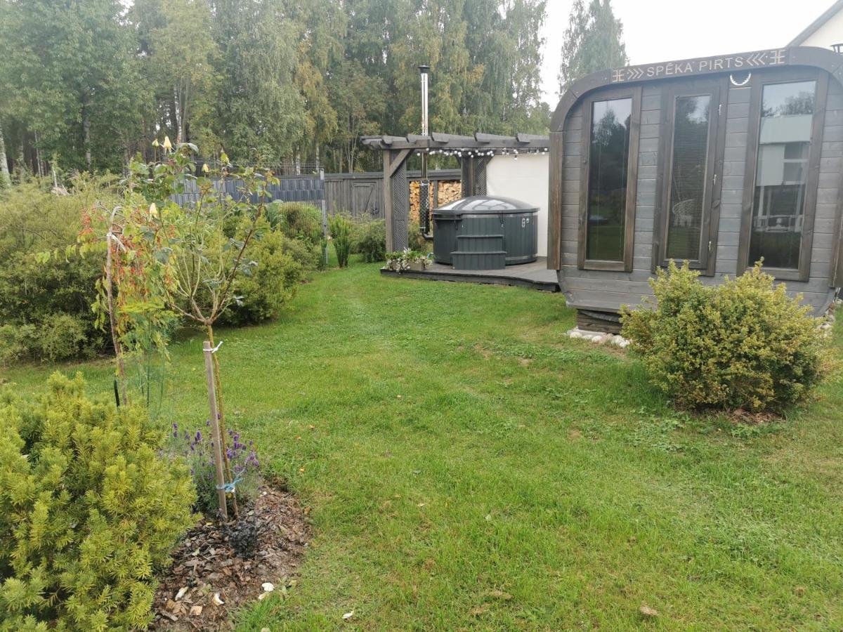 Villa Sapni Kolka Esterno foto
